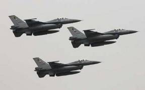 Turkish F16 jet fighters fly in formation in Istanbul in this ...